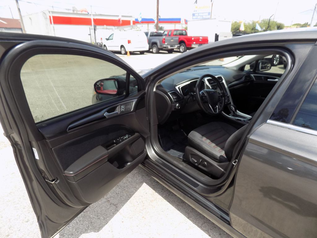2016 Ford Fusion Image 16