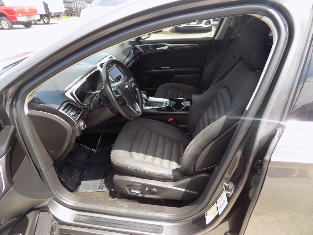 2016 Ford Fusion Image 17