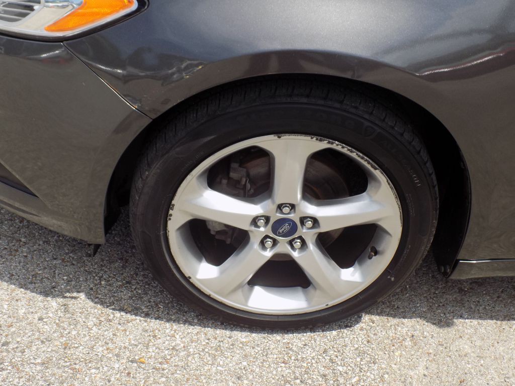 2016 Ford Fusion Image 19