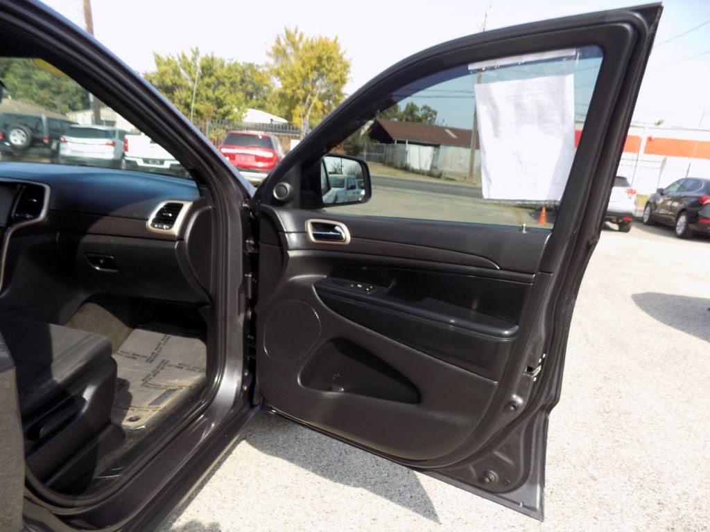 2017 Jeep Grand Cherokee Image 11