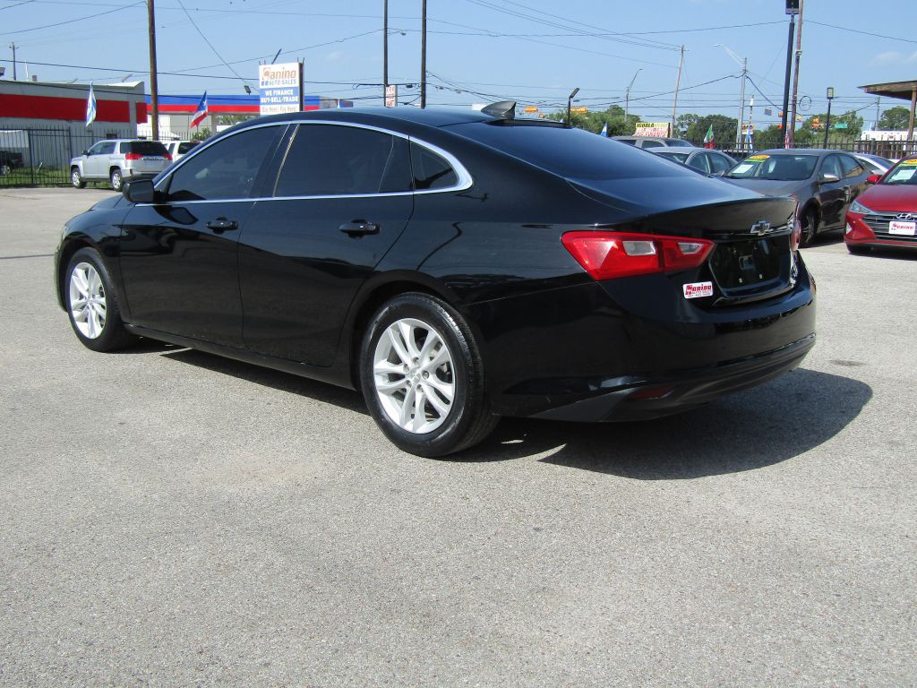 2017 Chevrolet Malibu Image 3