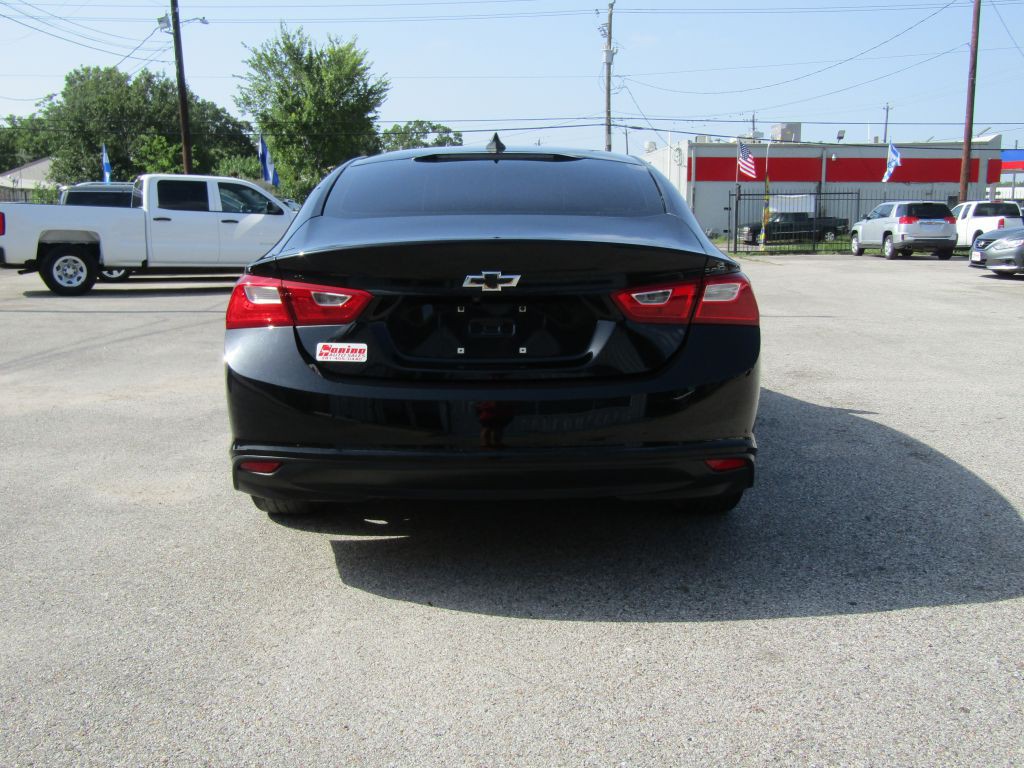 2017 Chevrolet Malibu Image 4