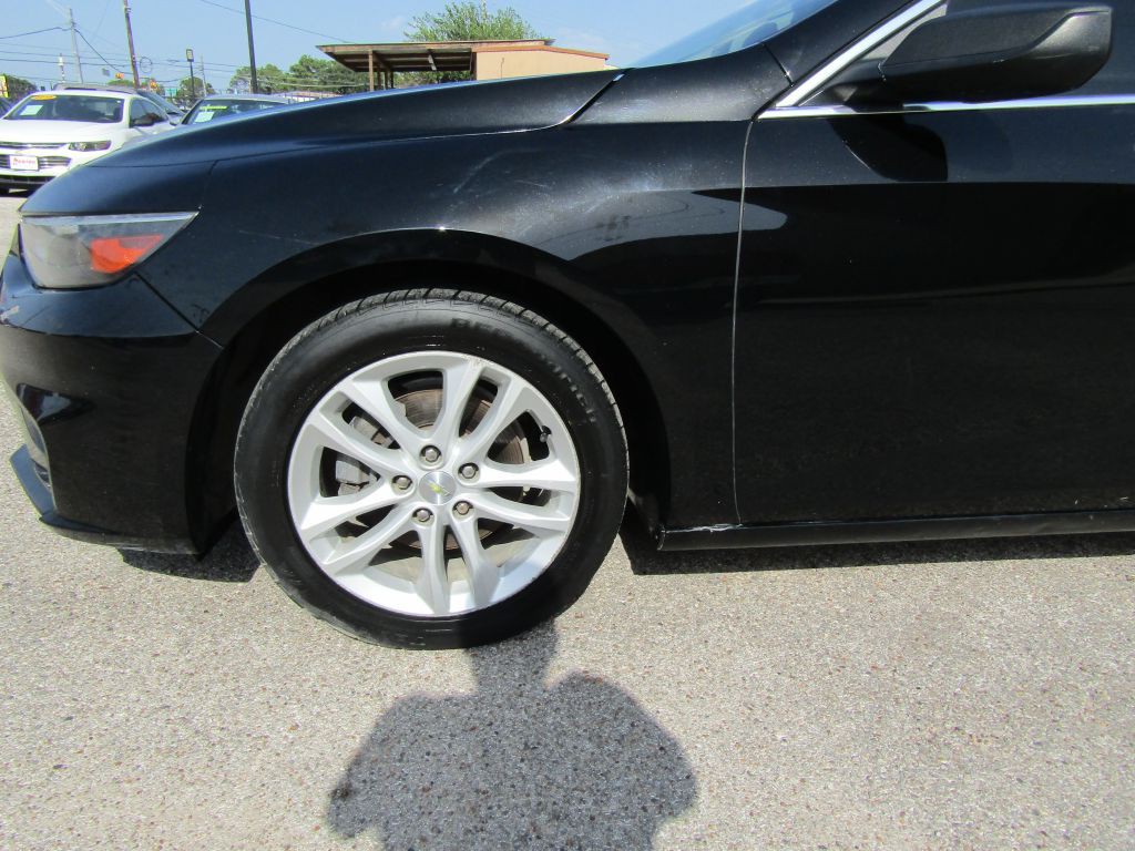 2017 Chevrolet Malibu Image 14