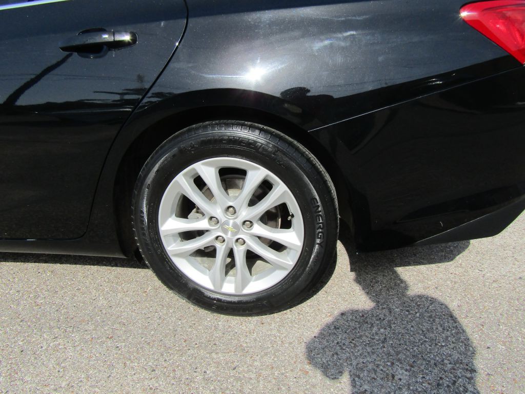 2017 Chevrolet Malibu Image 15