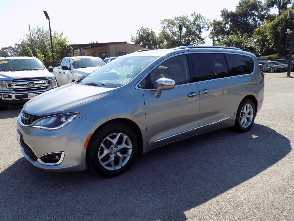 2020 Chrysler Pacifica Image 2