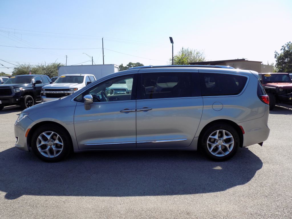 2020 Chrysler Pacifica Image 3