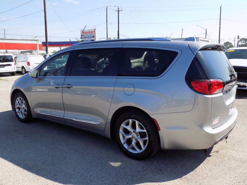 2020 Chrysler Pacifica Image 4