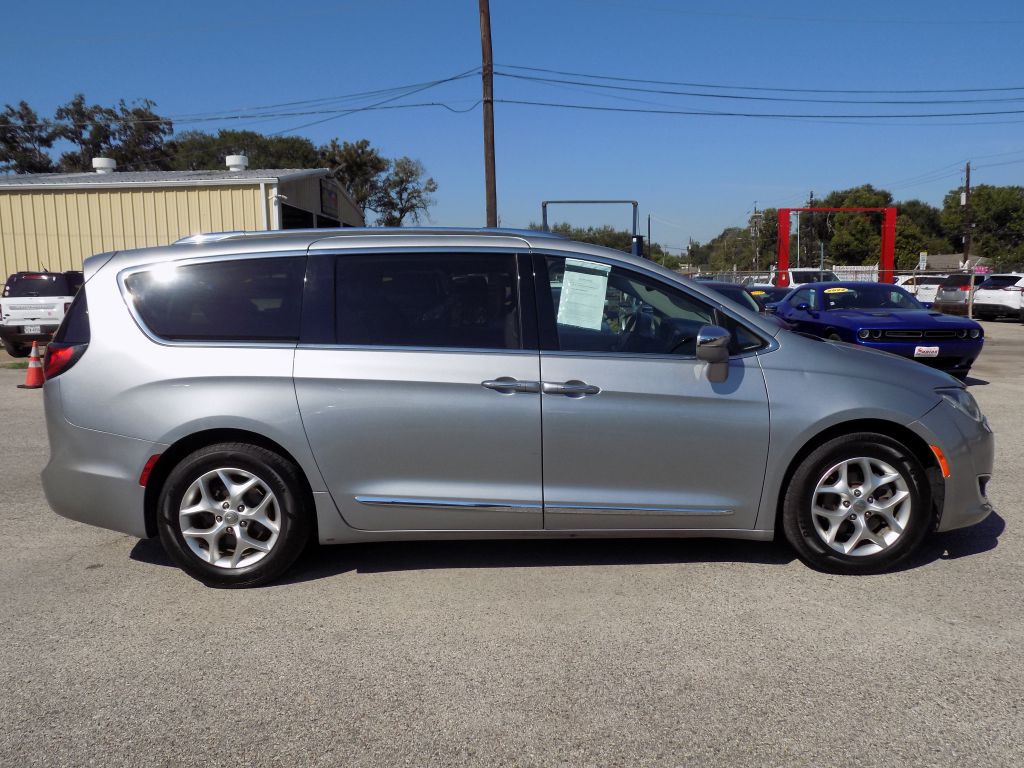 2020 Chrysler Pacifica Image 7