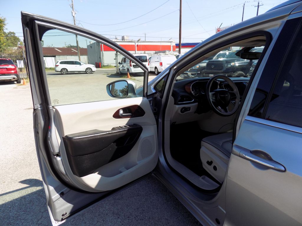 2020 Chrysler Pacifica Image 9