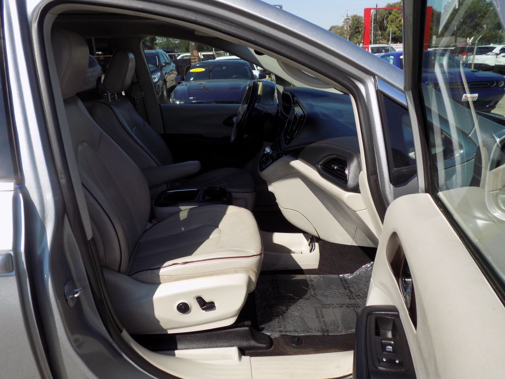 2020 Chrysler Pacifica Image 13