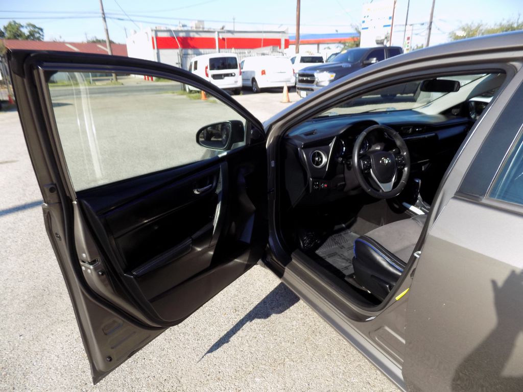 2018 Toyota Corolla Image 9