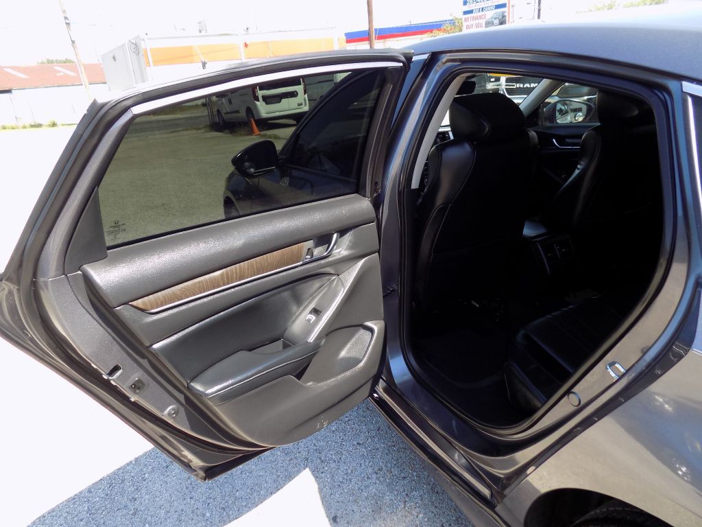 2018 Honda Accord Image 11