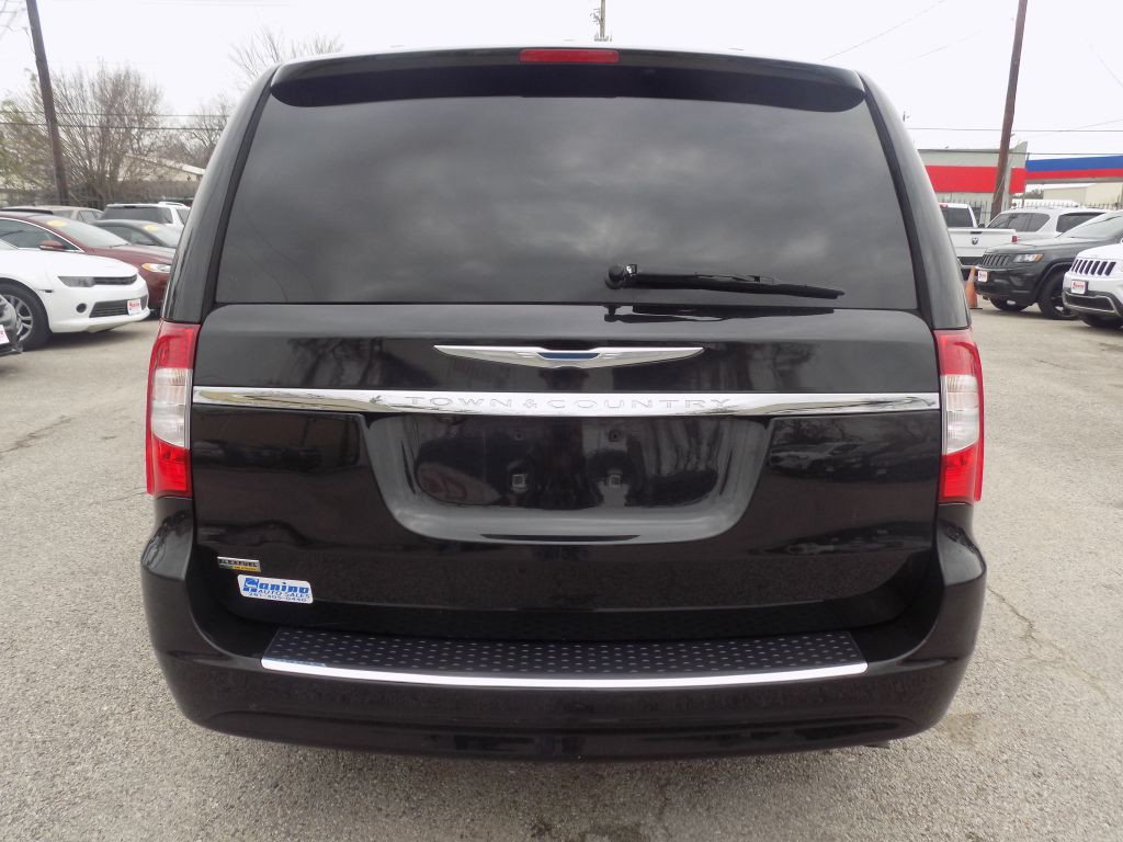 2016 Chrysler Town & Country Image 4
