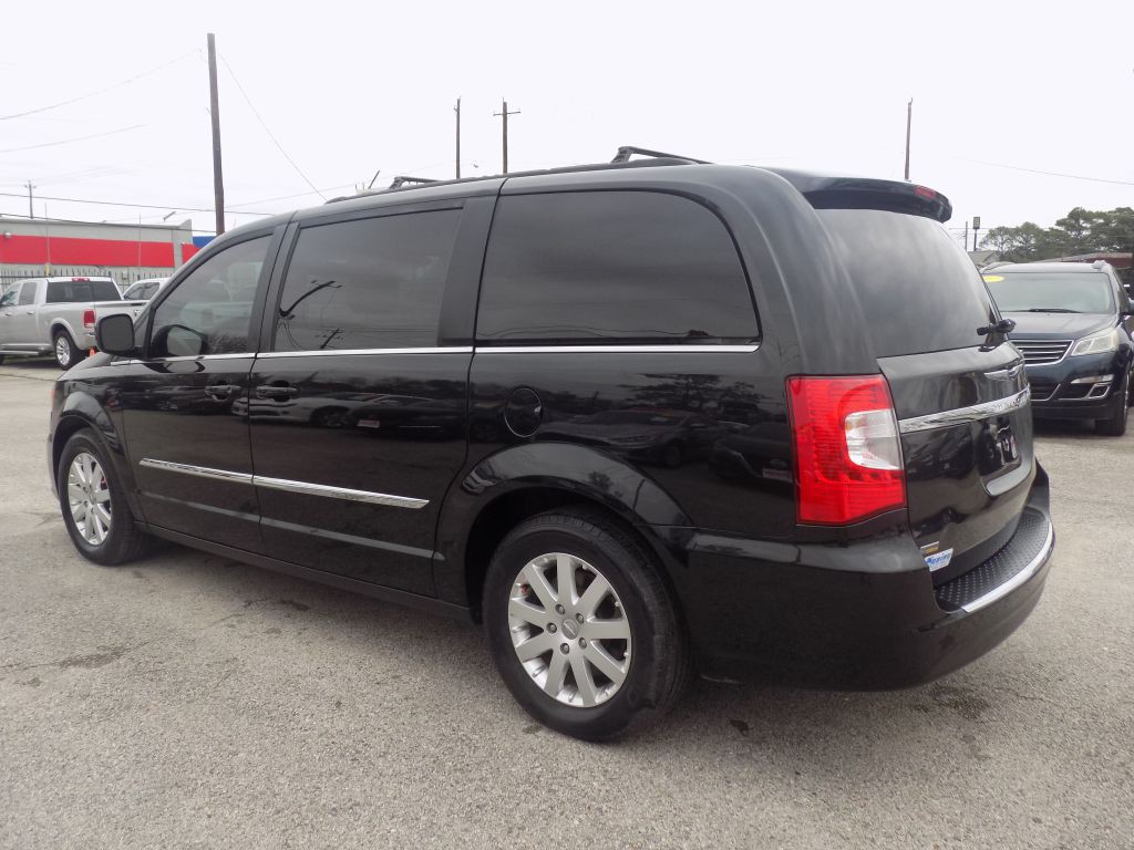 2016 Chrysler Town & Country Image 5