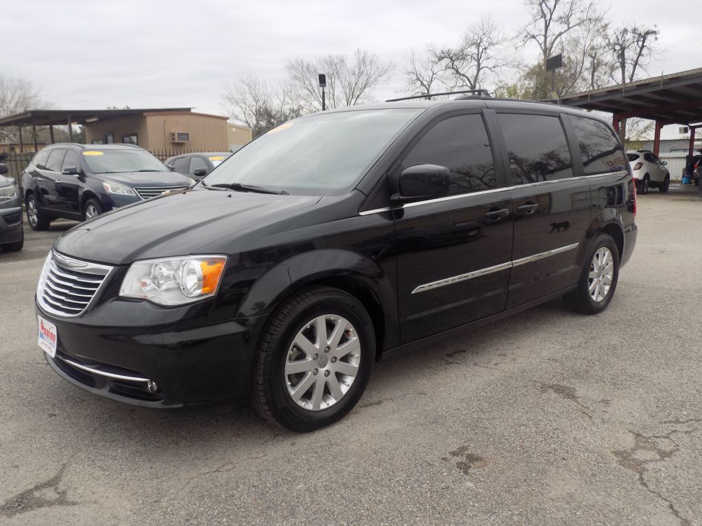 2016 Chrysler Town & Country Image 6