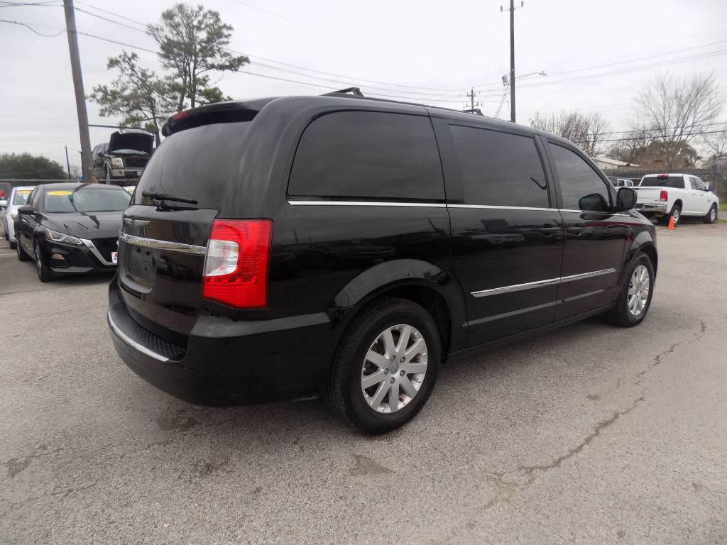 2016 Chrysler Town & Country Image 9