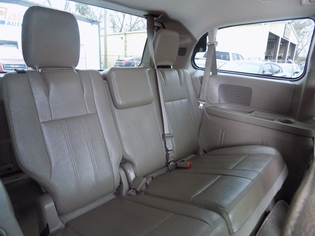 2016 Chrysler Town & Country Image 15