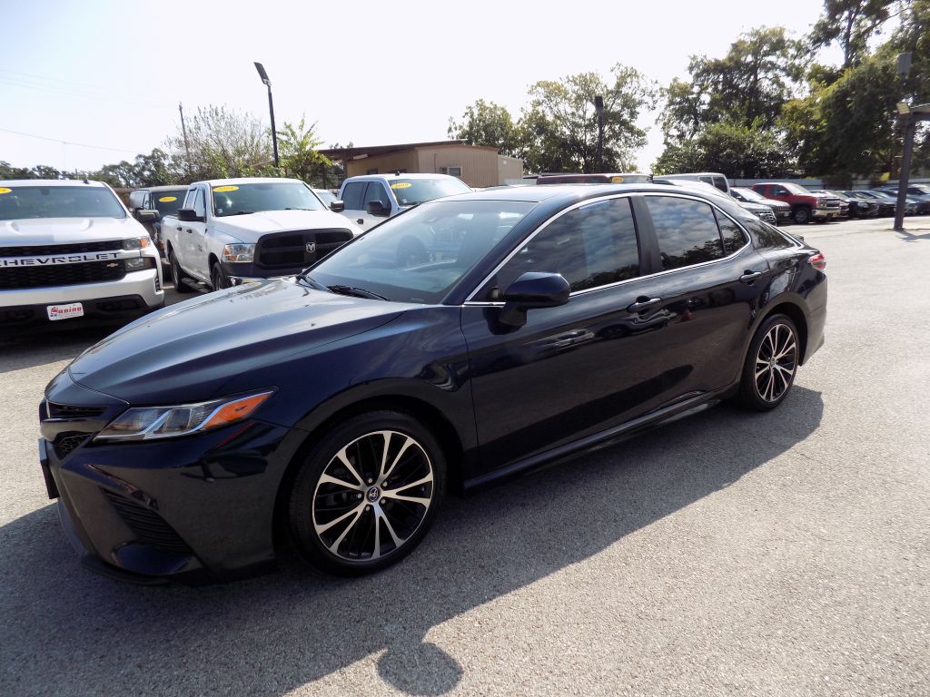 2018 Toyota Camry Image 2
