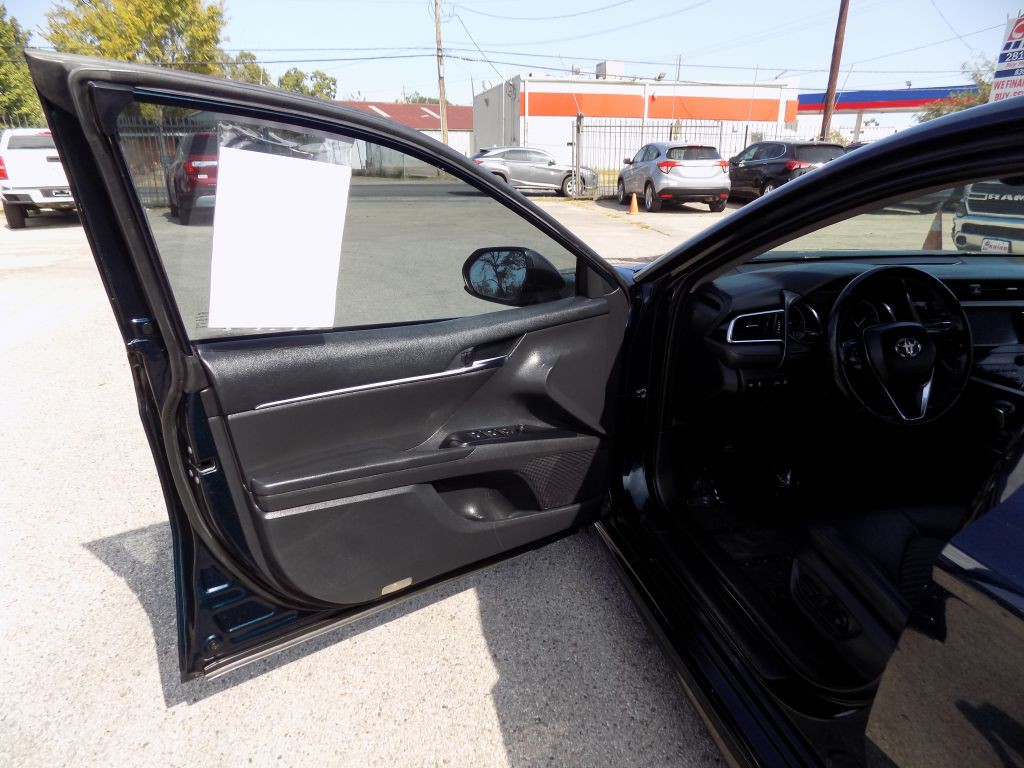 2018 Toyota Camry Image 9