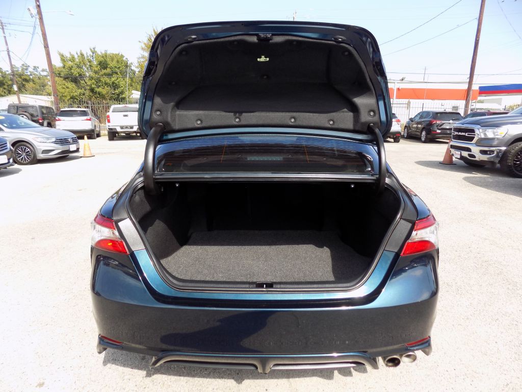 2018 Toyota Camry Image 16