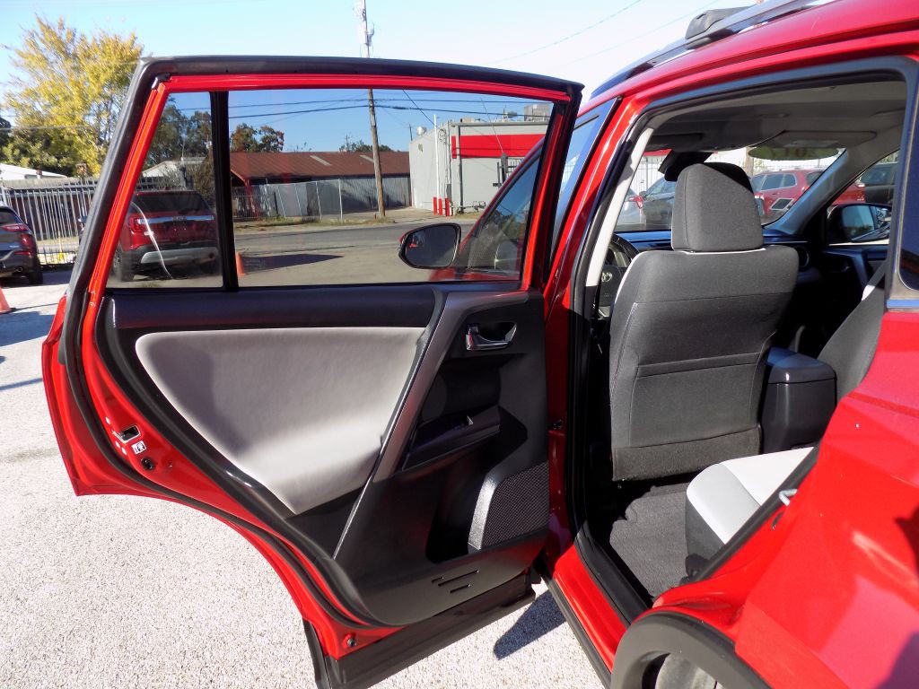 2017 Toyota Rav4 Image 12