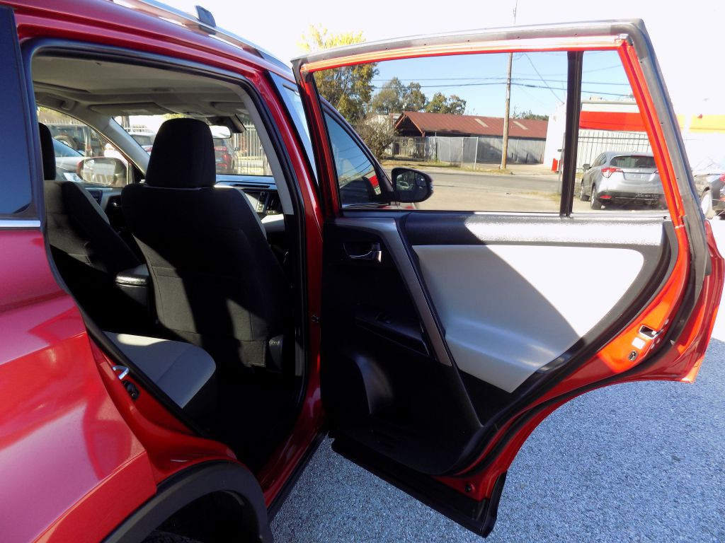 2017 Toyota Rav4 Image 16