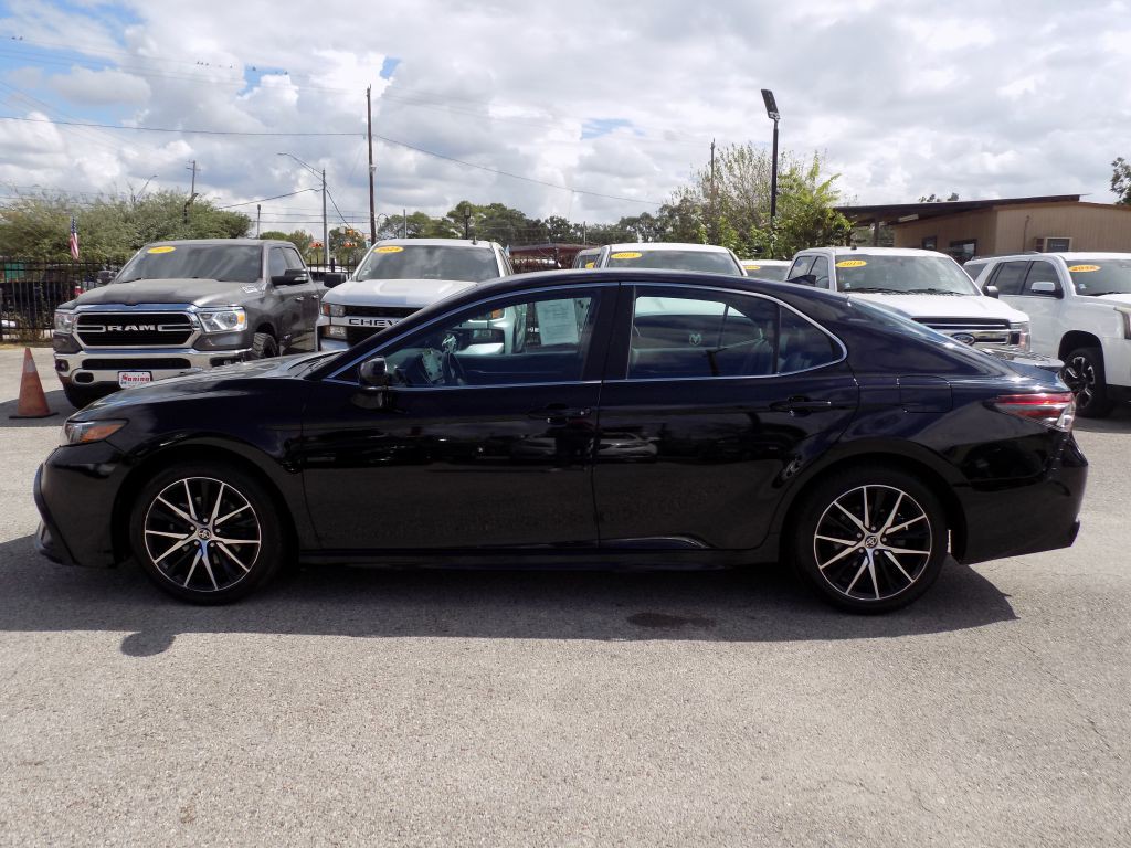 2022 Toyota Camry Image 3