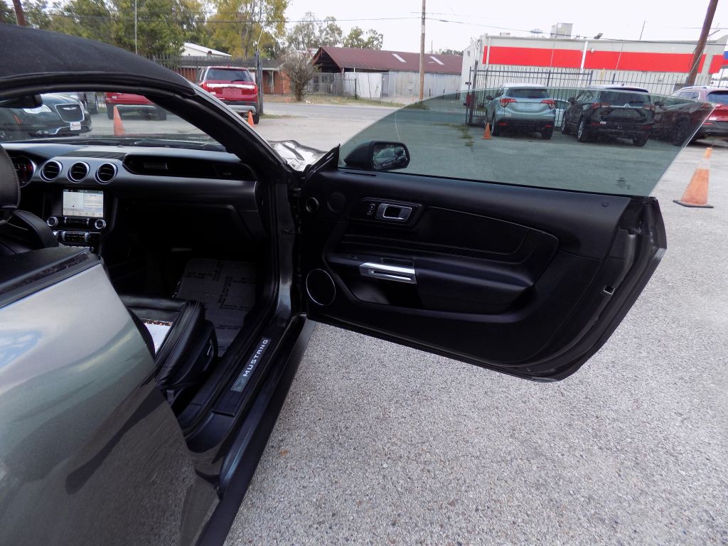 2018 Ford Mustang Image 18