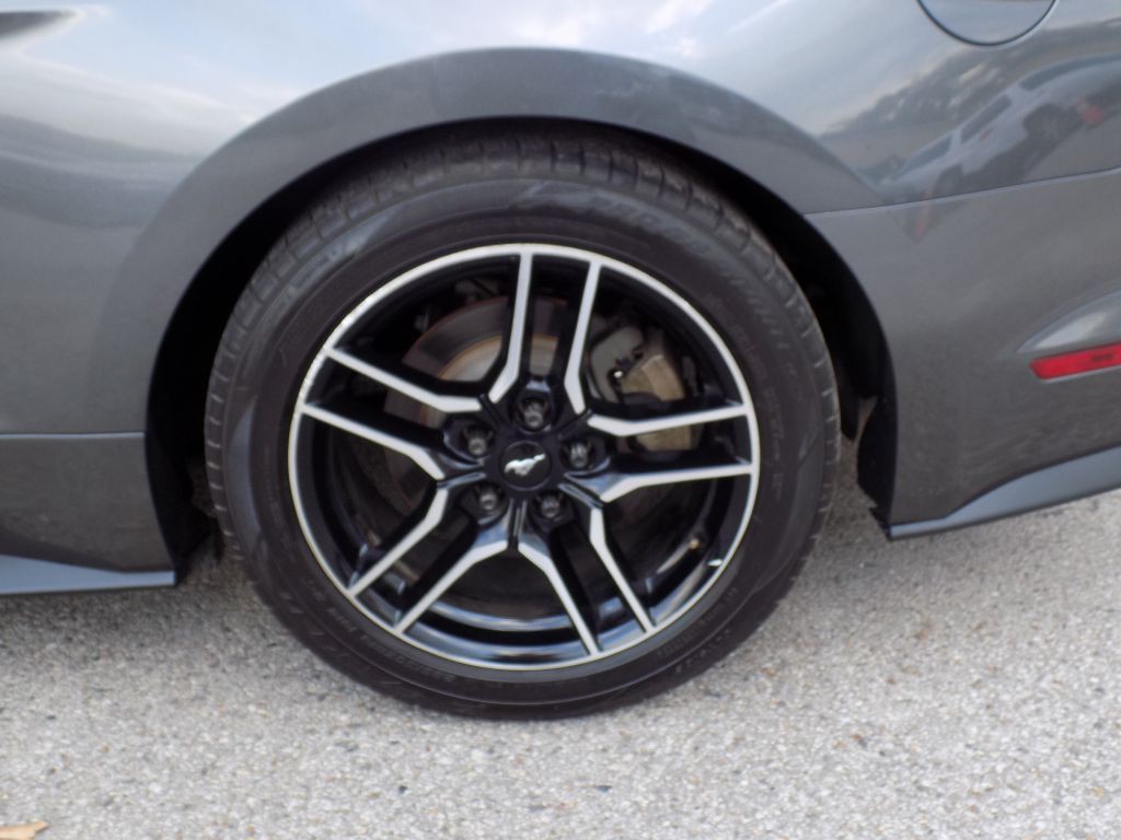 2018 Ford Mustang Image 30