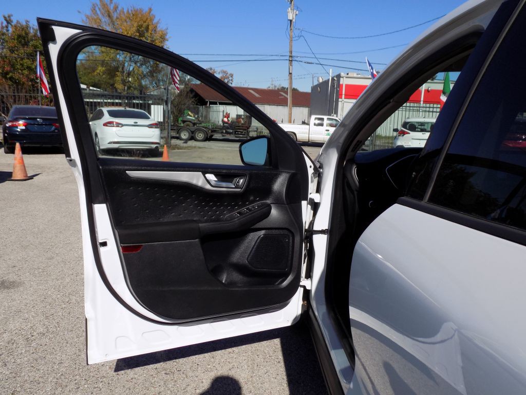 2020 Ford Escape Image 9