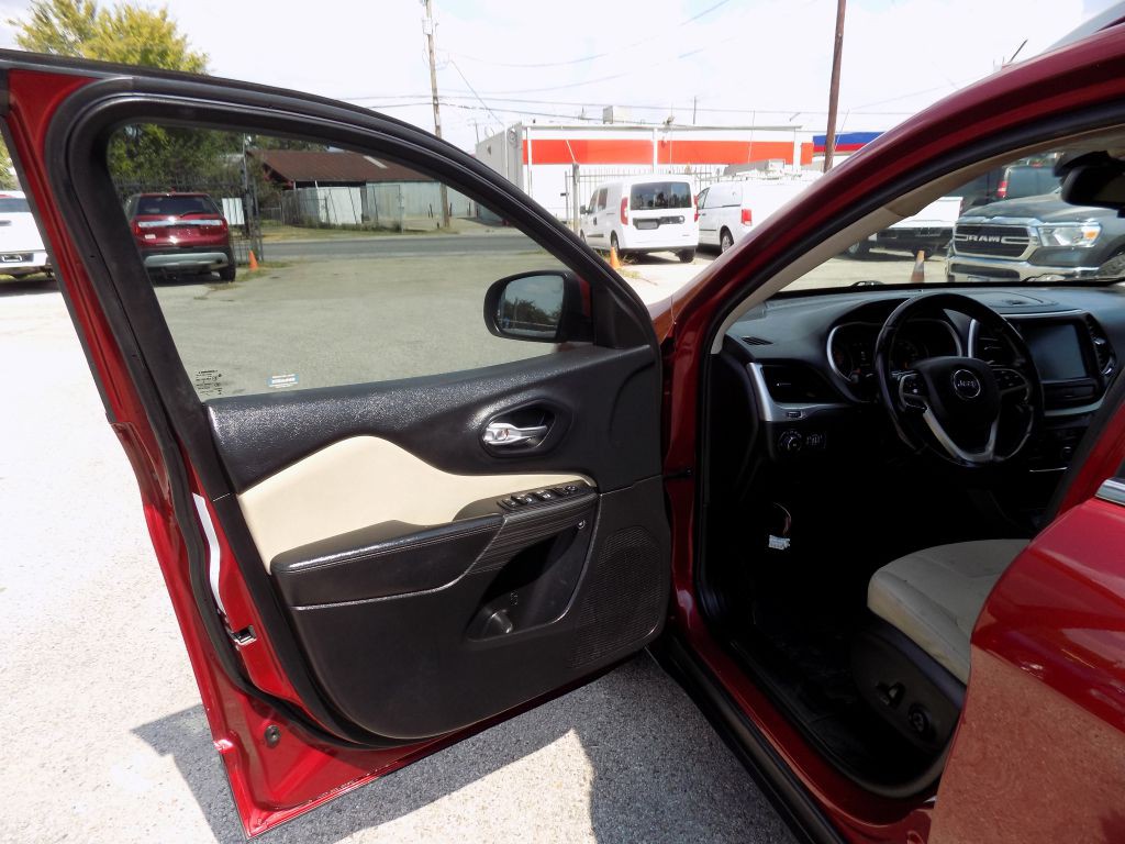 2016 Jeep Cherokee Image 9