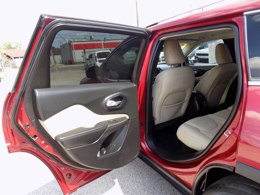 2016 Jeep Cherokee Image 11