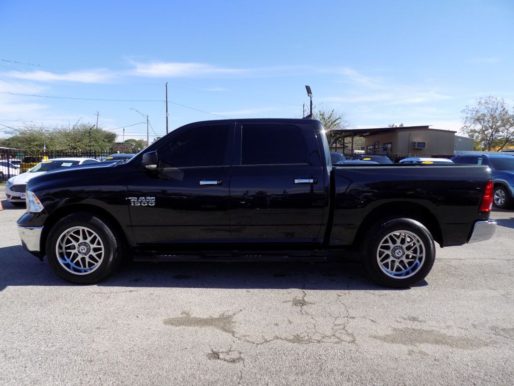 2017 RAM 1500 Image 3