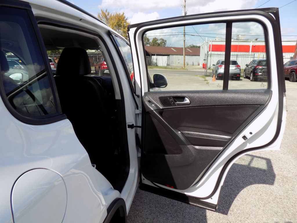 2016 Volkswagen Tiguan Image 12