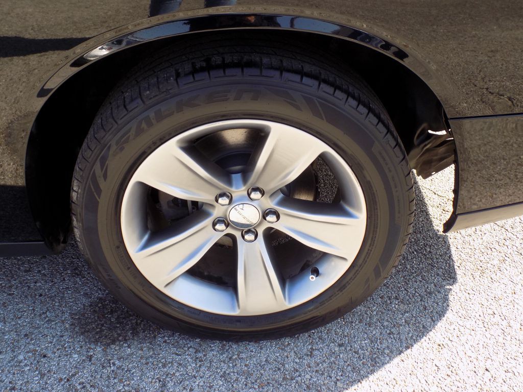 2019 Dodge Challenger Image 24