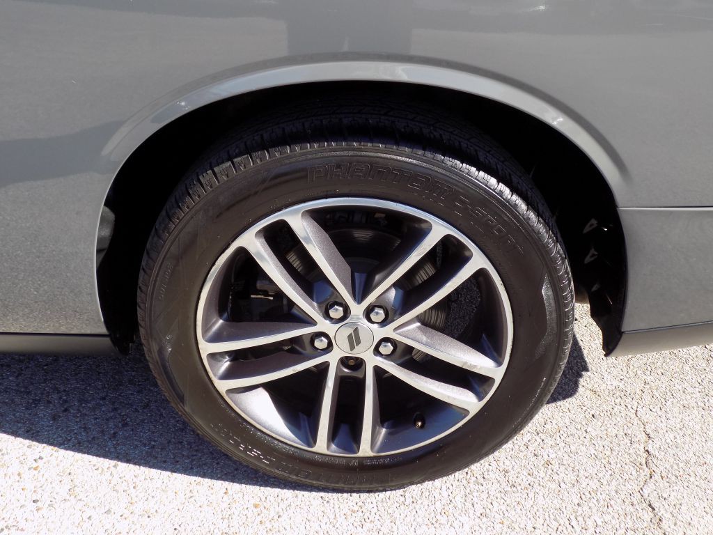 2019 Dodge Challenger Image 24