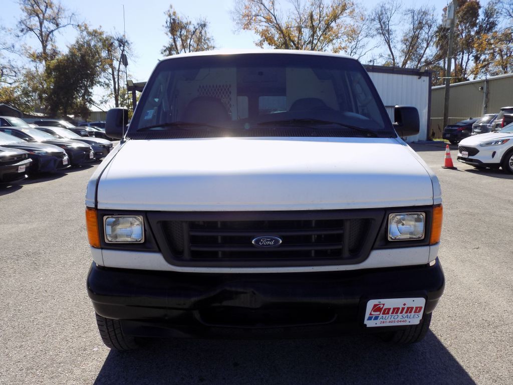 2005 Ford Econoline Image 1