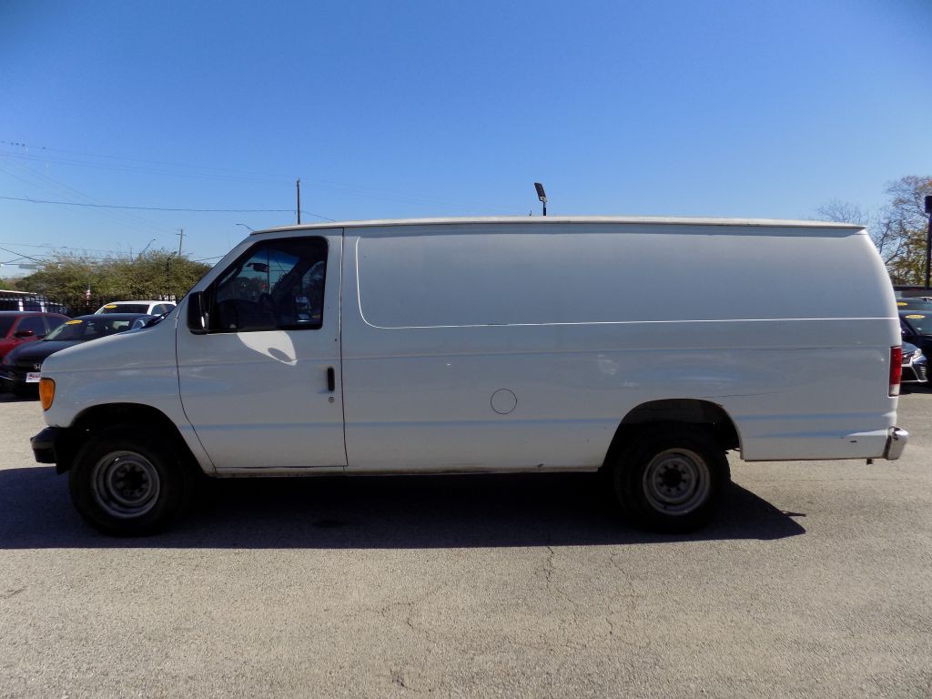 2005 Ford Econoline Image 3