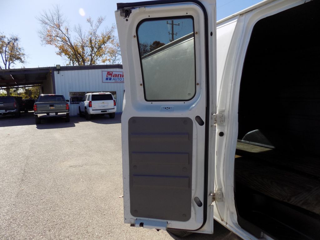 2005 Ford Econoline Image 12