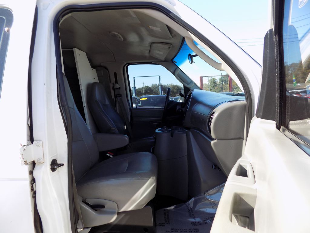 2005 Ford Econoline Image 14