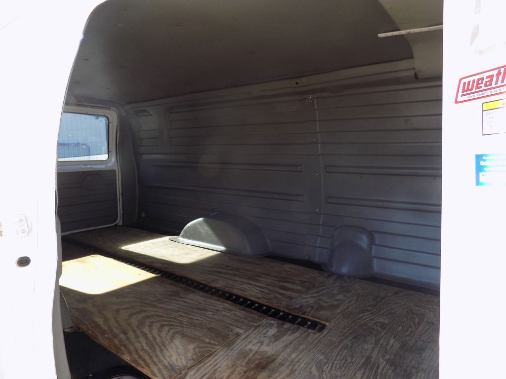 2005 Ford Econoline Image 16