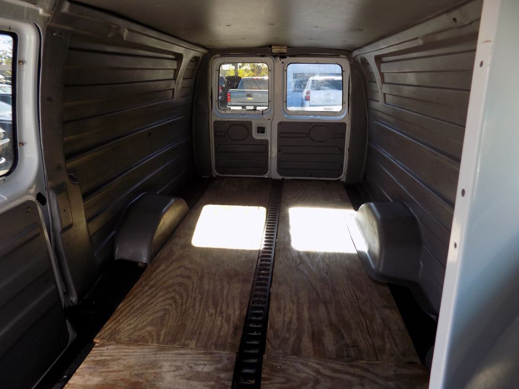 2005 Ford Econoline Image 19