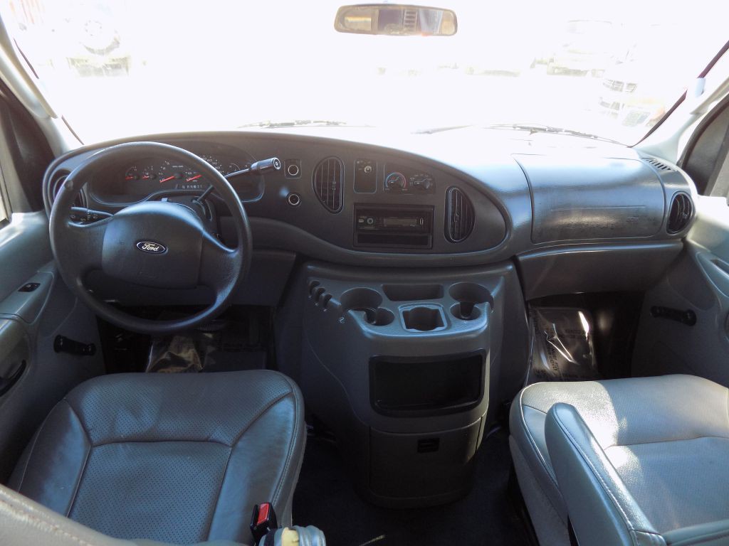 2005 Ford Econoline Image 20
