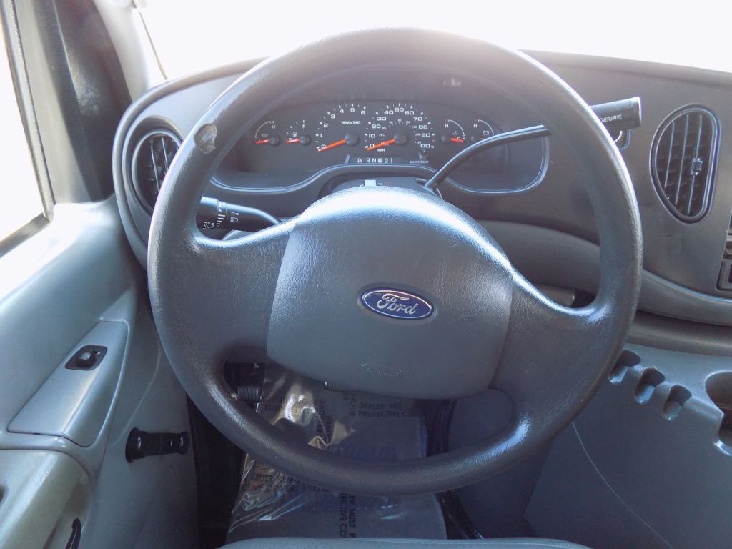 2005 Ford Econoline Image 21