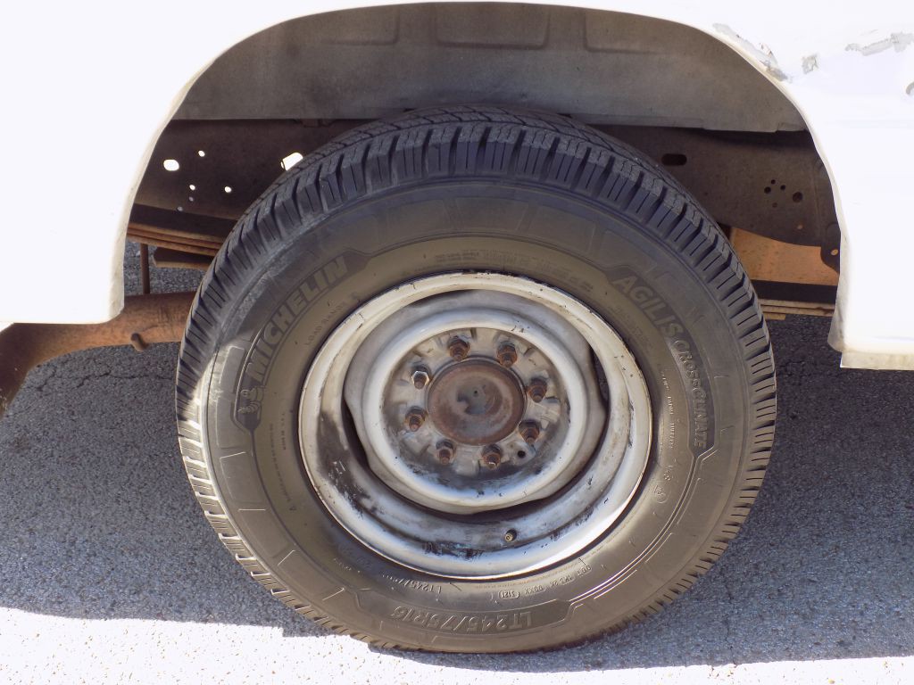 2005 Ford Econoline Image 22