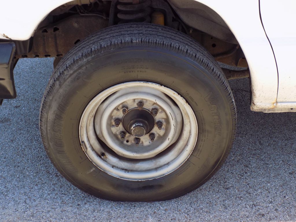 2005 Ford Econoline Image 24