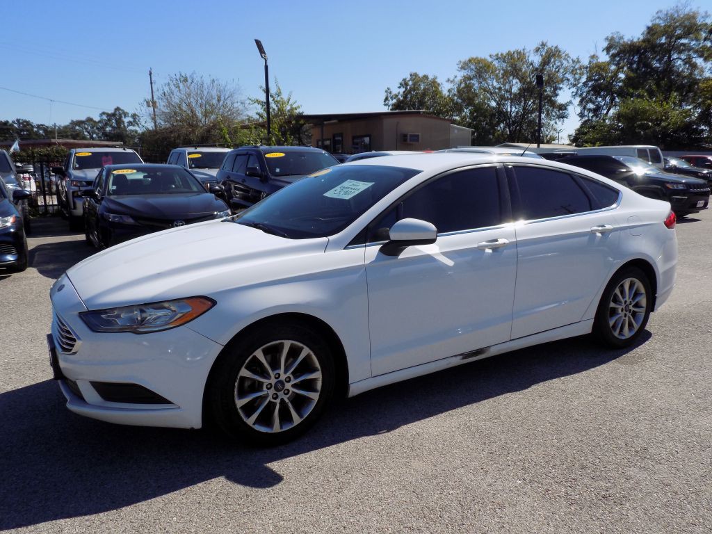 2017 Ford Fusion Image 2
