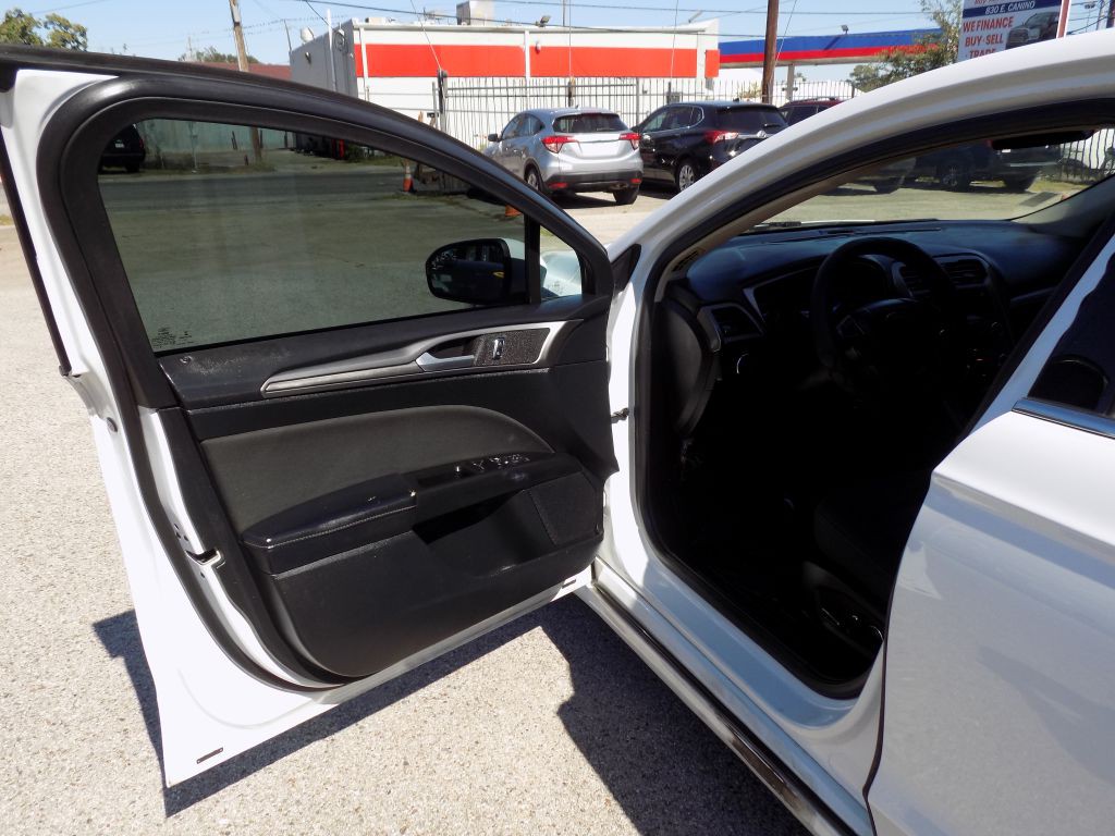 2017 Ford Fusion Image 9