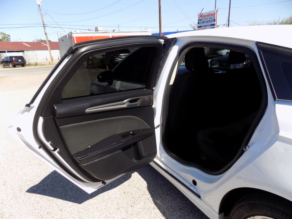 2017 Ford Fusion Image 11