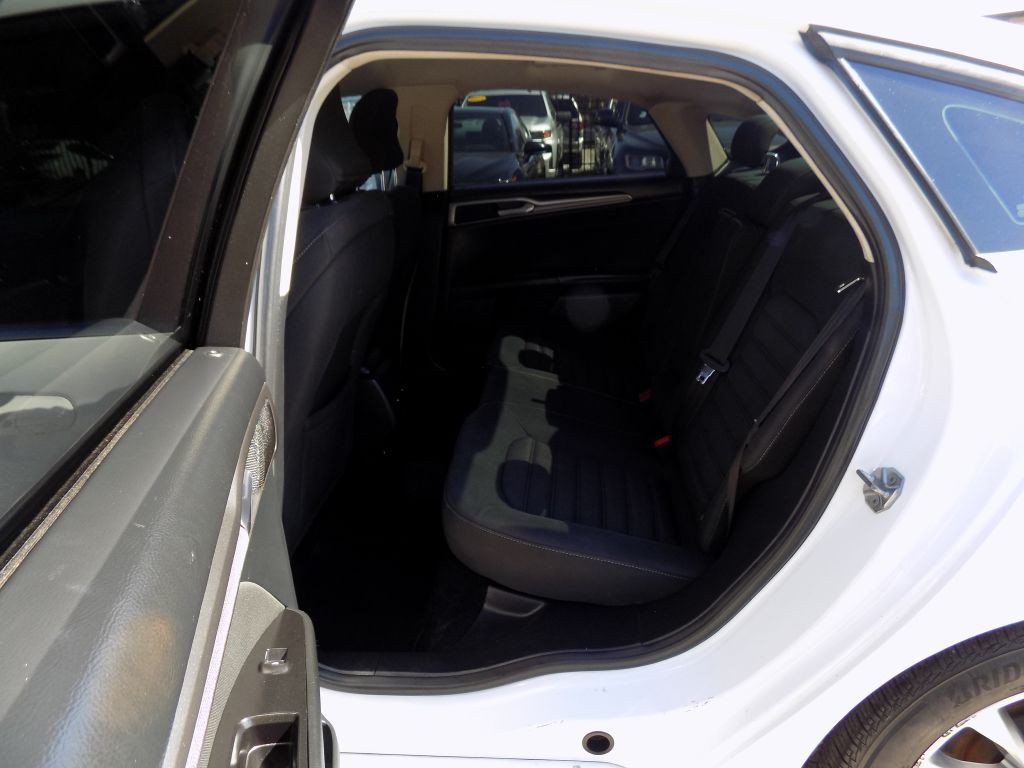 2017 Ford Fusion Image 12